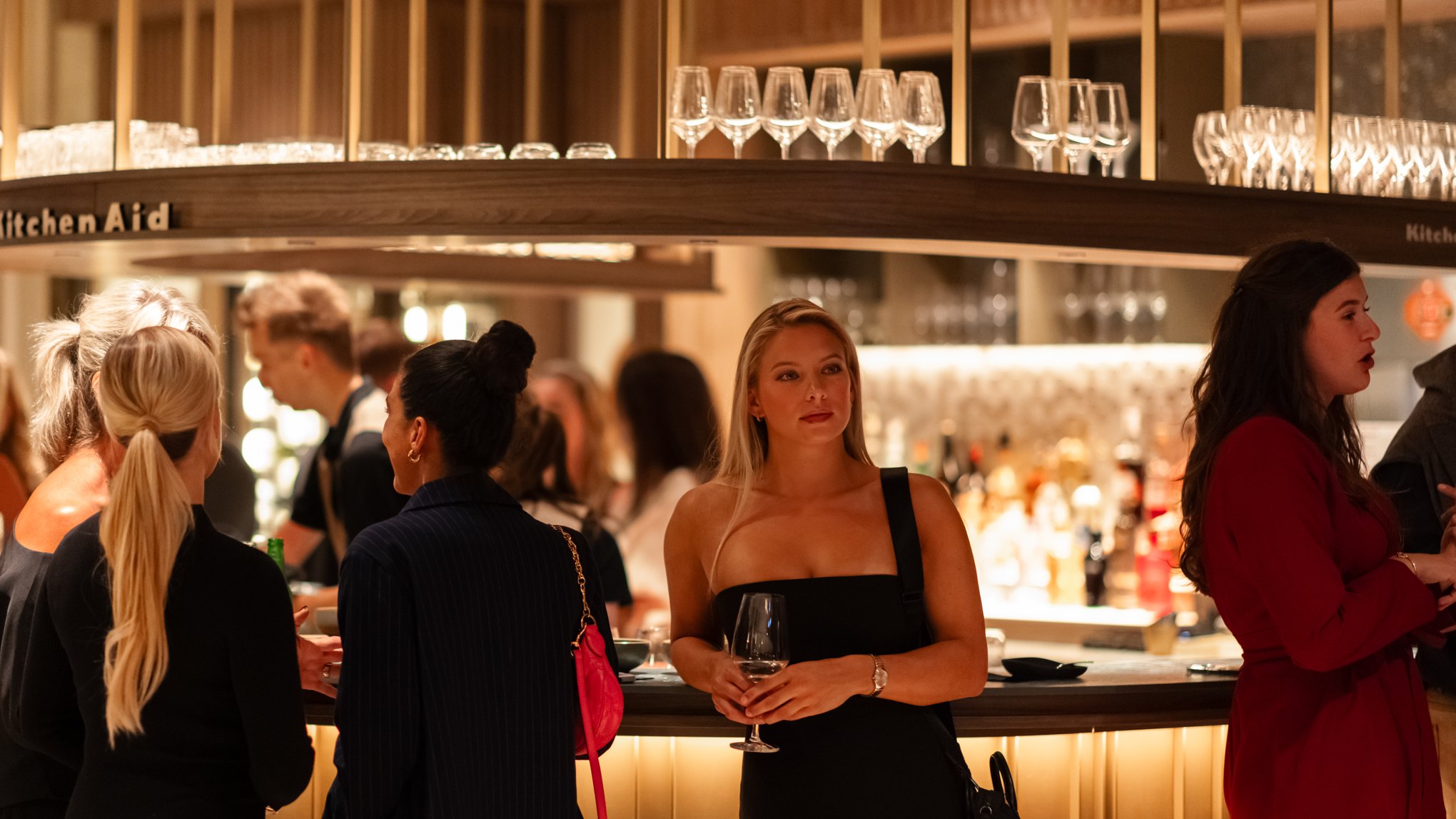 Walking dinner aan de bar van het hotel
